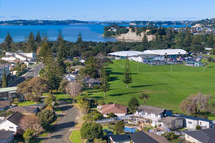 2 Edgewater Grove Orewa_36