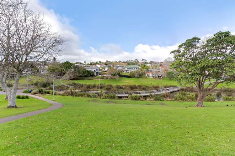 2/7 Arran Road Browns Bay_23