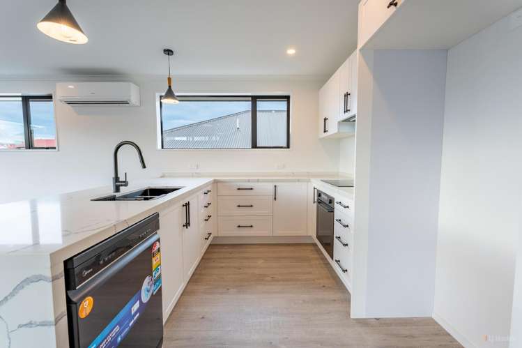 86 & 86A Church Street Seaview_7