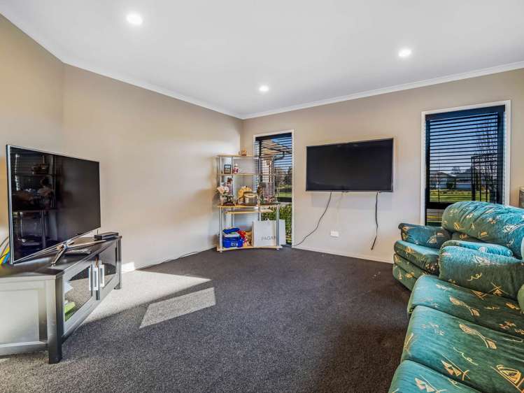 33 Faringdon Boulevard Rolleston_12