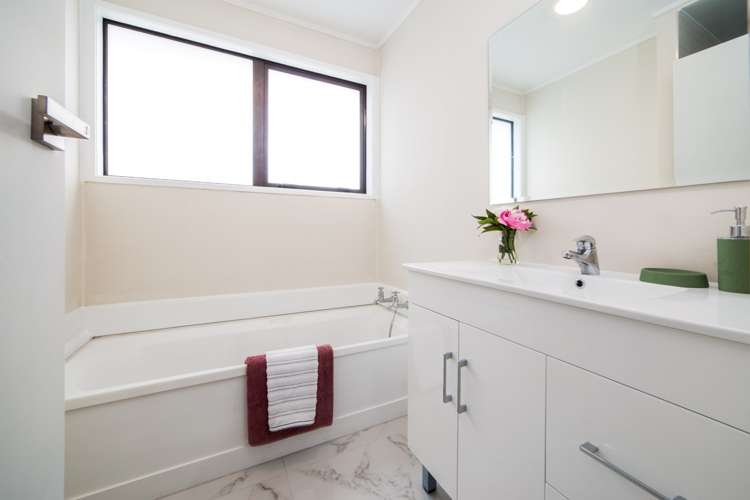 71b Solar Road Glen Eden_12