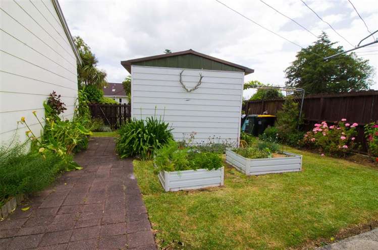 8 Russell Avenue Te Aroha_13