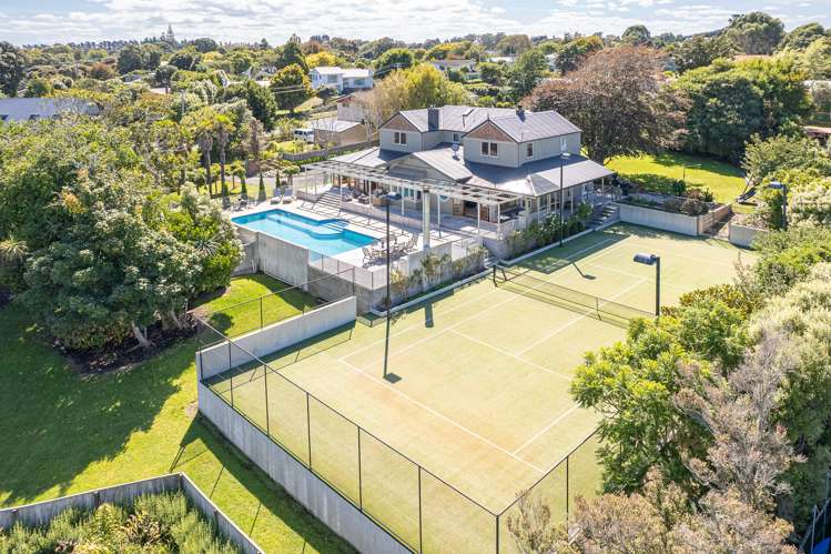 2 Eaton Crescent Otamatea_1