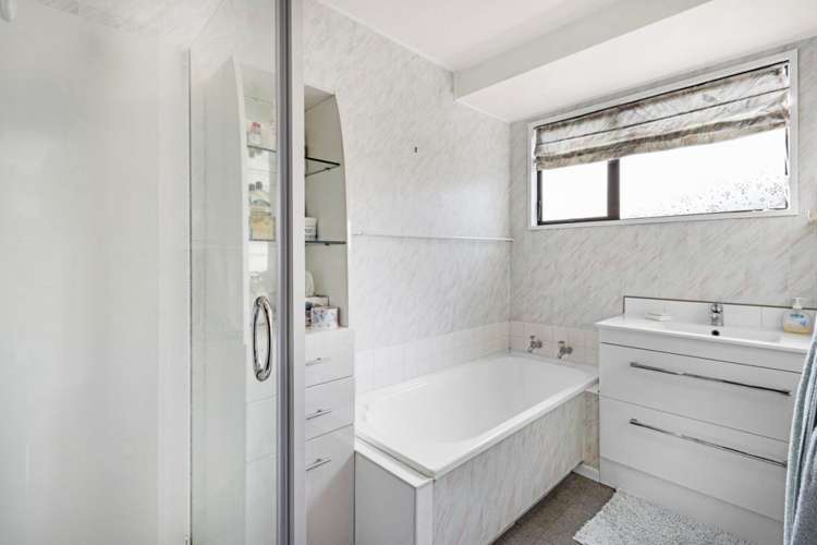 48 Coopers Road Dallington_11