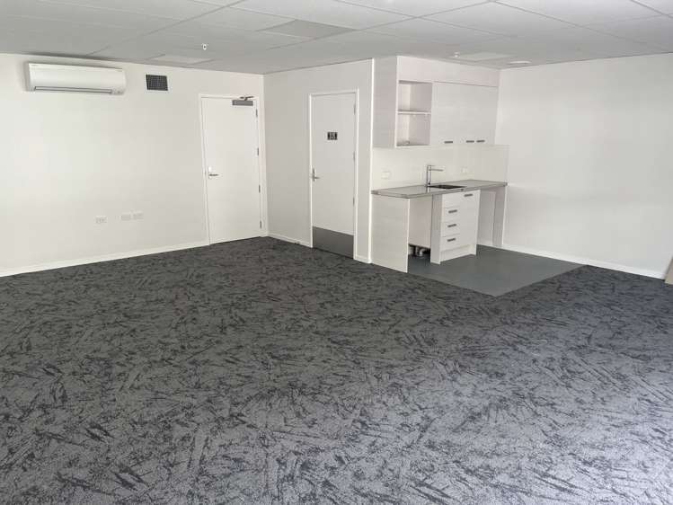 Unit C/8 Chonny Crescent Wiri_2