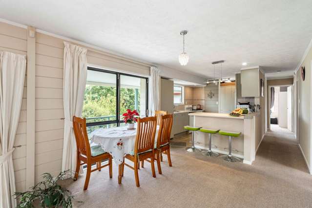 2/106 Bradbury Road Botany Downs_1