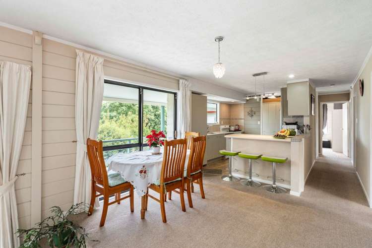 2/106 Bradbury Road Botany Downs_1
