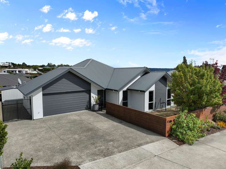 62 Fairose Drive Richmond_17