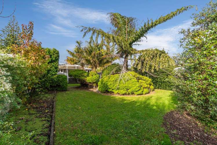 13 Amberley Avenue Te Atatu South_16
