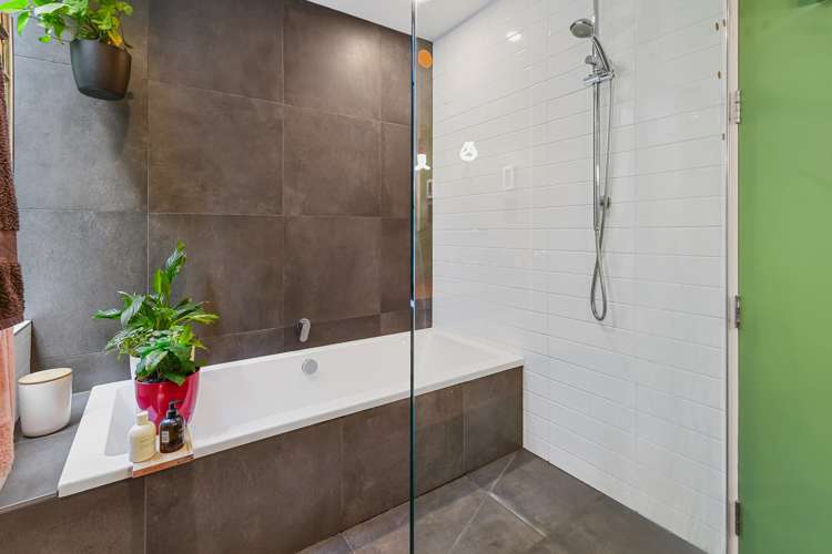 1833 East Coast Road Whakatiwai_24