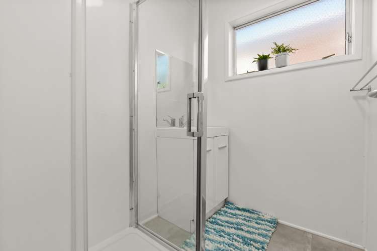 1/3 Sentosa Place Clover Park_10