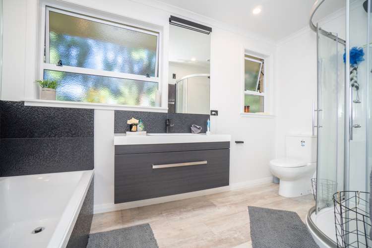 390 Botanical Road West End_11