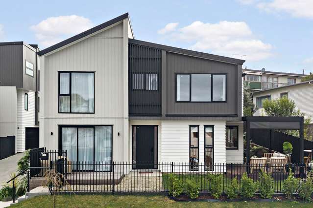 Freehold. Freestanding. Motivated Sellers