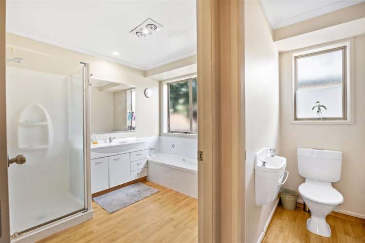 221 Old Farm Road Hamilton East_14