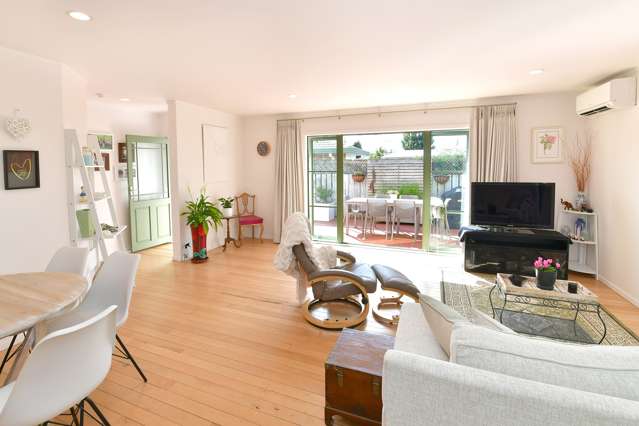 2/10 Ross Crescent Orewa_4