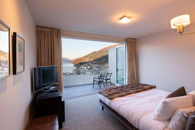 2/55 Kent Street Queenstown_8