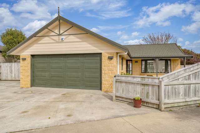 14 Galveston Grove Totara Park_1