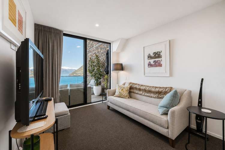 2 Jade Lake Crescent Fernhill_6