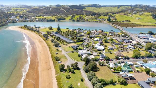 Beachside Ease Meets Modern Living