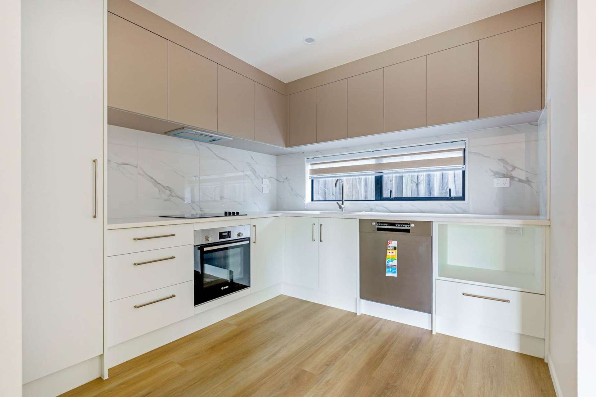 8/3 Pinefield Road Whenuapai_0