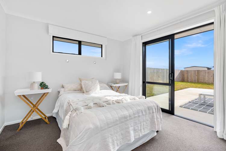 17 Saint Michael Crescent One Tree Point_14