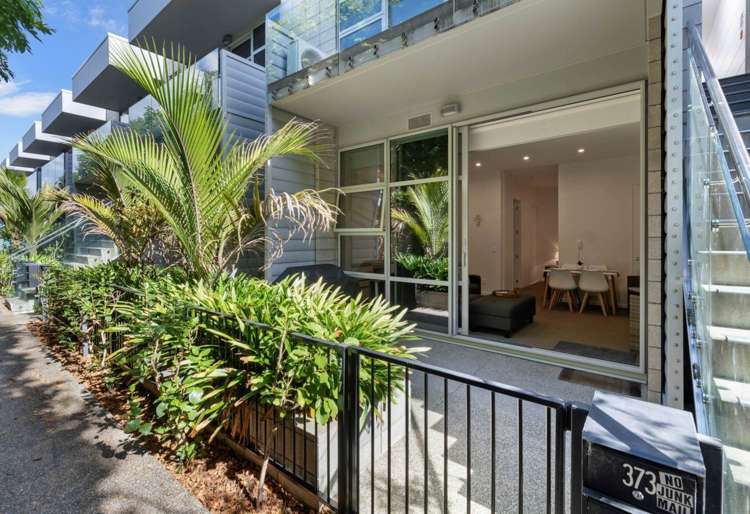 377 Murphys Road Flat Bush_4