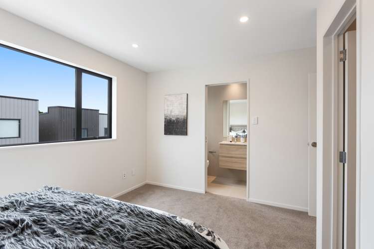 90d Sylvan Crescent Te Atatu South_13