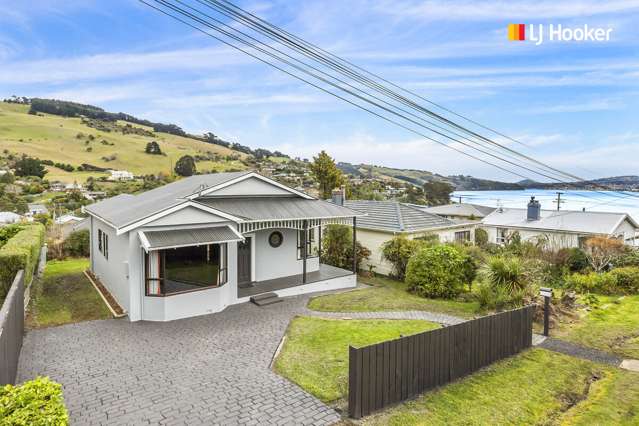 An enviable Macandrew Bay lifestyle beckons