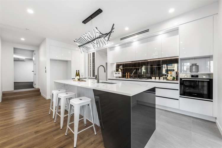 17 Tullymore Drive Flat Bush_10