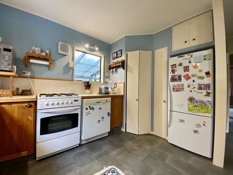 8 Escort Grove Awapuni_7