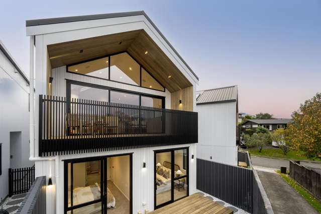 Mairangi Bay Masterpiece: Crafted Coastal Luxury.