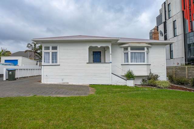 Centrally positioned in Point Chev!