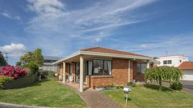 32 Racecourse Way_3