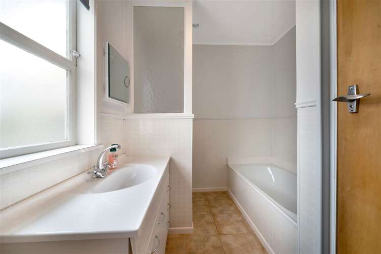 81 Lynwood Road New Lynn_15