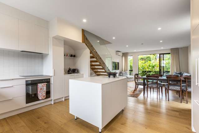 2/37 Glen Atkinson Street St Heliers_4