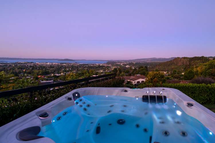 8 French Place Tihiotonga_2