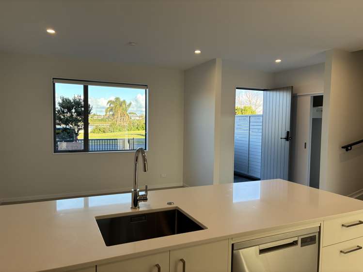 101 WAITUARUA DRIVE "Waiata Shores" Takanini_11