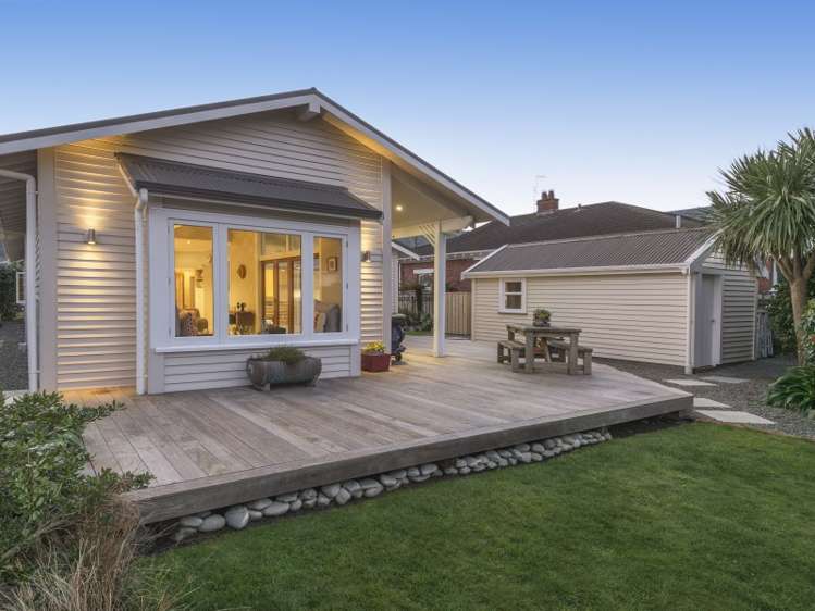 305 The Parade Island Bay_1