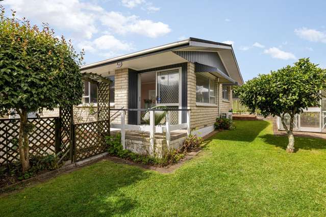 Sunny 2BR Unit with glasshouse in Ohauiti,Tauranga