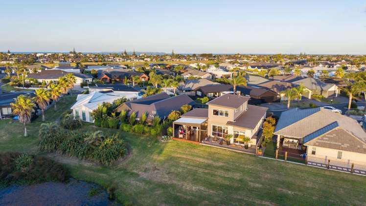 8 Celmisia Retreat Papamoa Beach_6