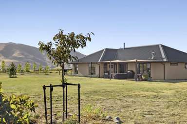 55 Totara Place, Queensberry_2