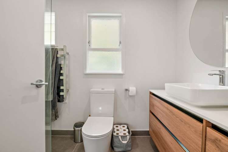 15 Finlow Drive Te Atatu South_8