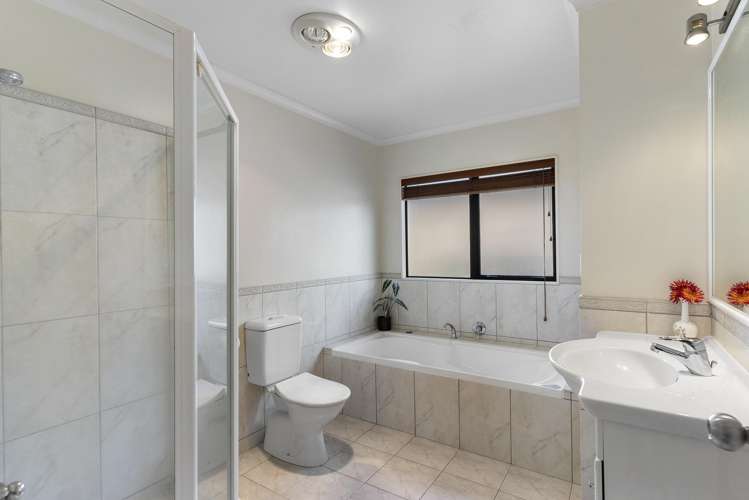 35 Waimanu Bay Drive Te Atatu Peninsula_17
