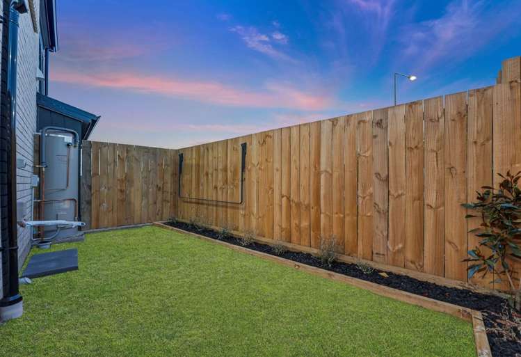 98a Royal Road Massey_16