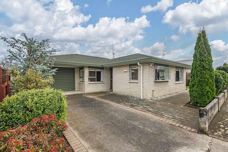 An overseas buyer paid more than <imgm for a home on Silicon Way, which was only relisted so he could view it. Photo / Supplied