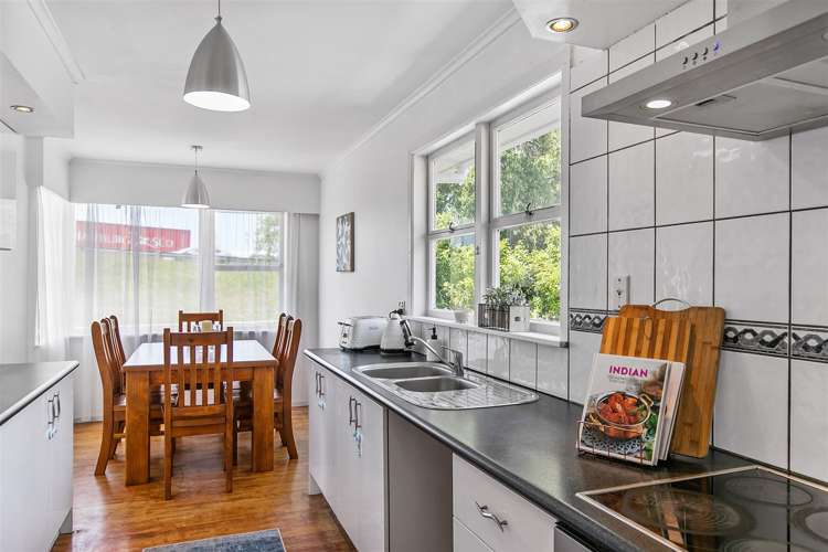 15 Totaravale Drive Totara Vale_5