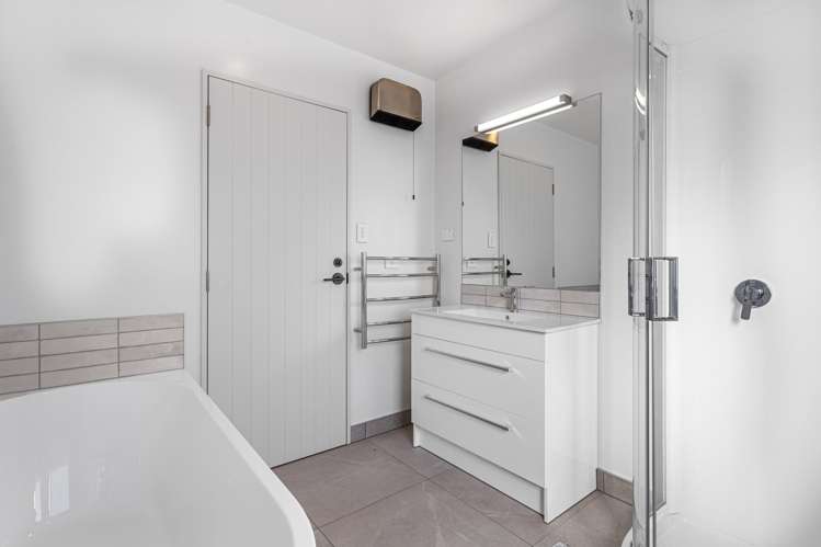 3 Kakapo Lane Redwood_10