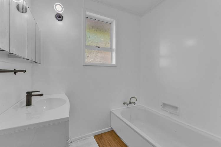 50 seaview road Marfell_31