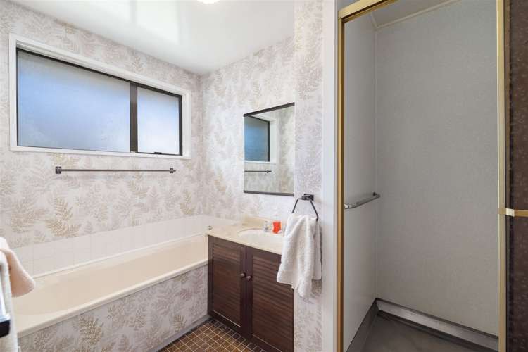 34 Karnak Crescent Russley_17