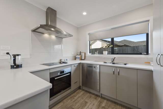 4/65 Knighton Road Hillcrest_1